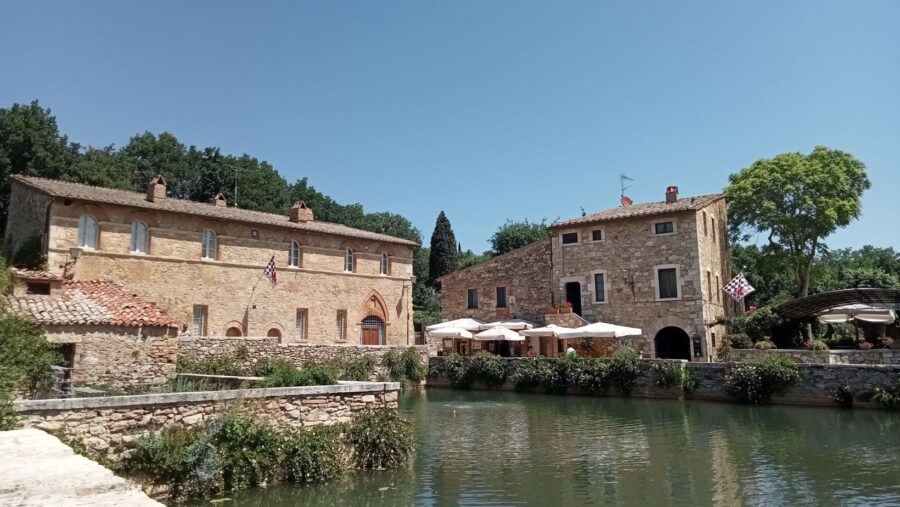 Bagno Vignoni, il borgo termale della Val d’Orcia