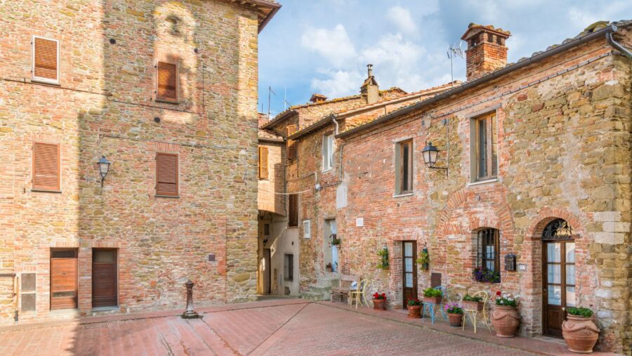 Panicale, la storia tutta al femminile del borgo del ricamo in Umbria