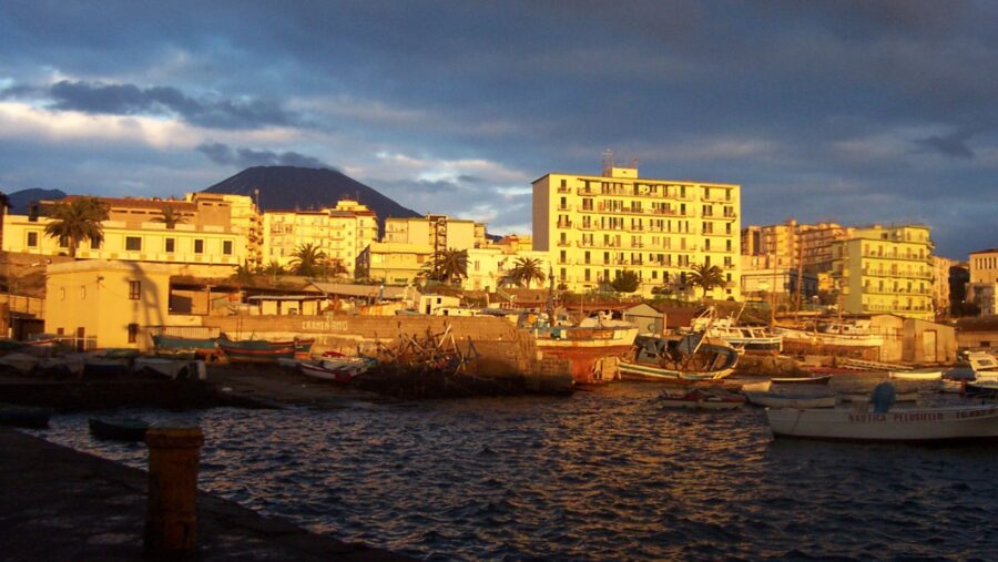 Torre del Greco, viaggio di stile tra coralli e cammei preziosi