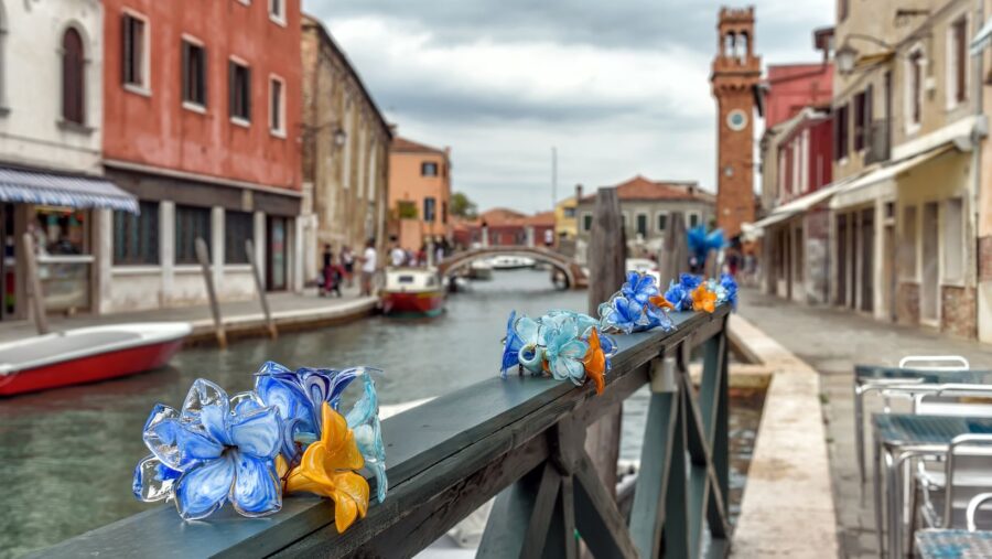 Vetro di Murano, come indossare e come abbinare i gioielli più famosi della Laguna