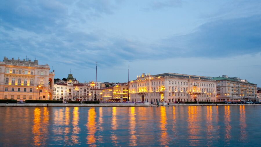 Trieste, ecco perché Piazza Unità d’Italia è una delle piazze italiane più speciali