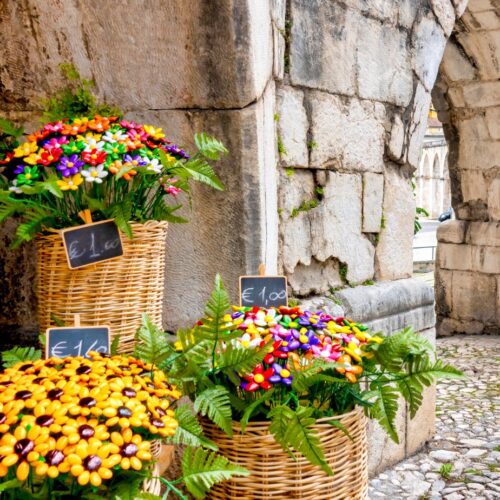 Confetti di Sulmona, in Abruzzo si fanno da secoli i confetti più colorati, stilosi e famosi d’Italia