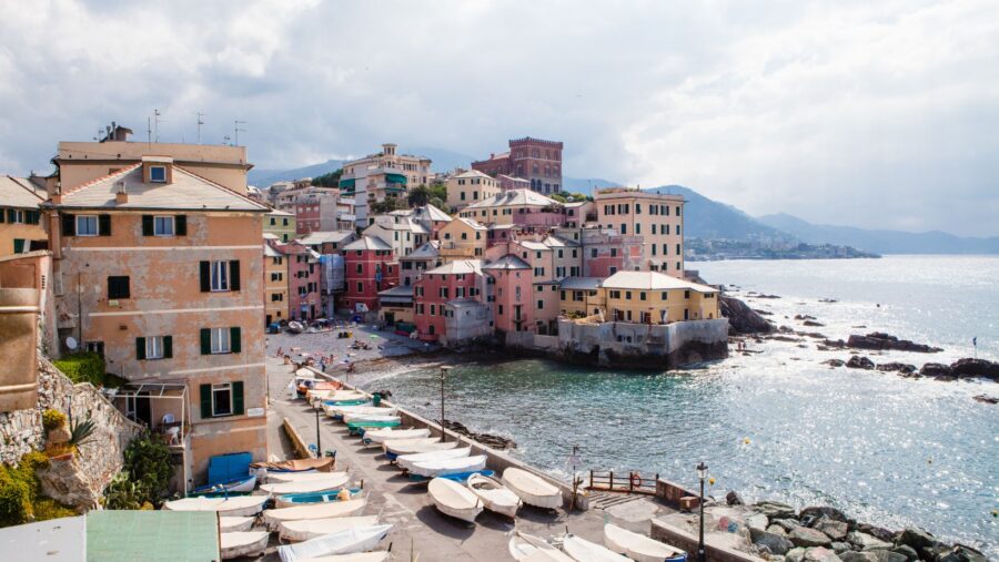 Boccadasse, il borgo-quartiere degli innamorati che somiglia ad una cartolina sul mare