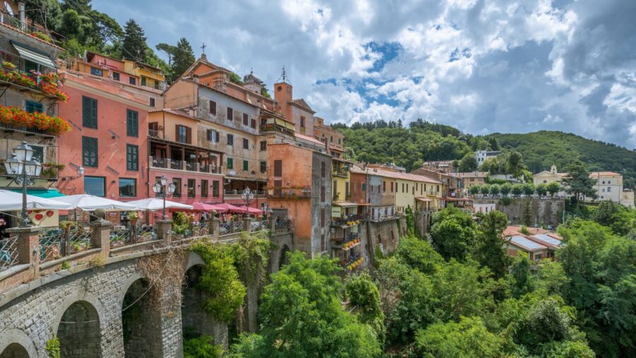 Nemi, il borgo delle fragole è il posto romantico da visitare nei dintorni di Roma