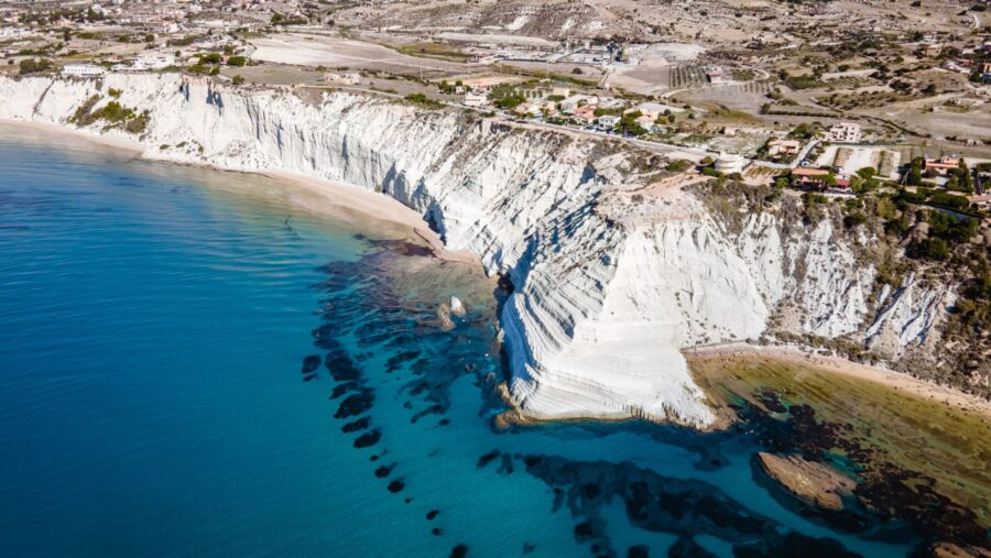 Scala dei Turchi, in Sicilia la scalinata sul mare più bianca e bella del mondo