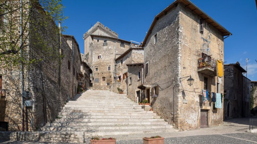 Sermoneta, il borgo medievale perfetto da visitare in primavera