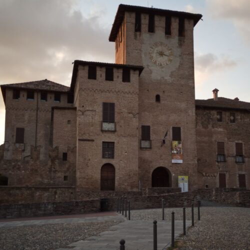 Fontanellato, un viaggio nella cittadina della Rocca Sanvitale e del labirinto dei record